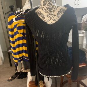 GUESS ⭐️ - Black V-Neck Women's Sweater 4 For $25